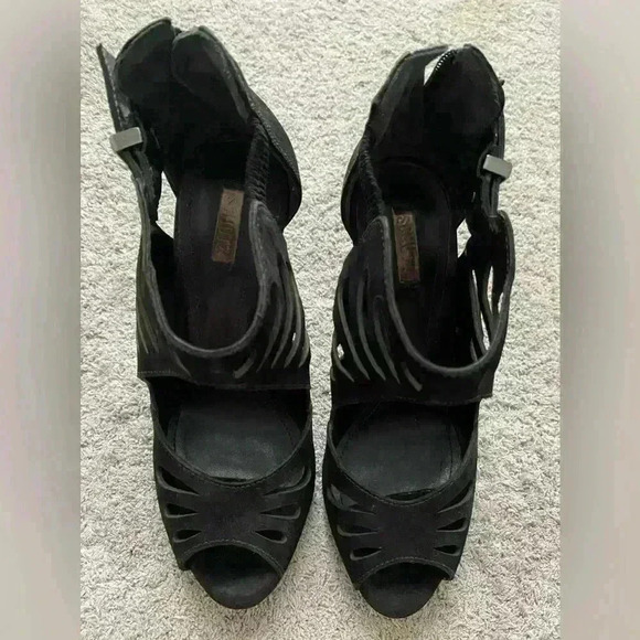 NEW Schutz Leather Laser Cutout Stilettos - Picture 3 of 11